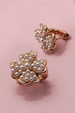 Load image into Gallery viewer, FLOWER STUD EARRINGS
