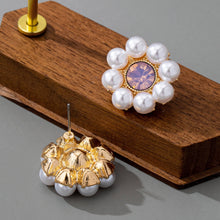 Load image into Gallery viewer, PEARL STUD EARRING