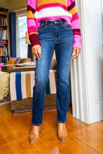Load image into Gallery viewer, Judy Blue Straight Leg Jeans

