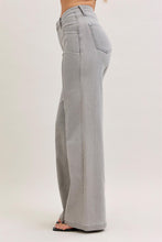 Load image into Gallery viewer, Judy Blue Pintuck Wide Leg Jean
