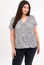 Load image into Gallery viewer, Leopard Print V-Neck Top
