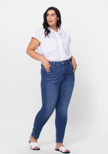 Load image into Gallery viewer, Vervet Skinny Jean
