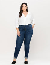 Load image into Gallery viewer, Vervet Skinny Jeans
